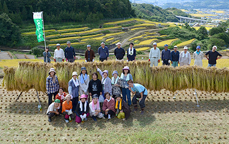 「長野県上田市・稲倉の棚田稲刈り体験」1