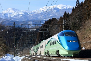 新幹線初のリゾート列車「とれいゆつばさ」