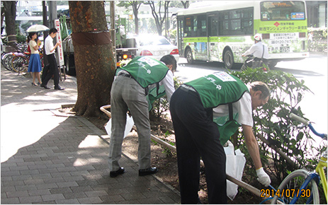 本社ビル周辺清掃活動1