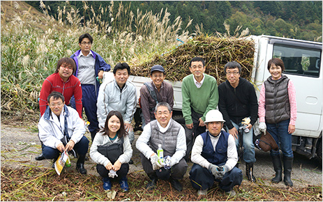 「富山県南砺市・五箇山の茅刈り体験」1