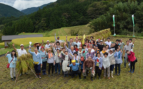 「長野県千曲市・姨捨の棚田、岐阜県恵那市・坂折の棚田稲刈り体験」1